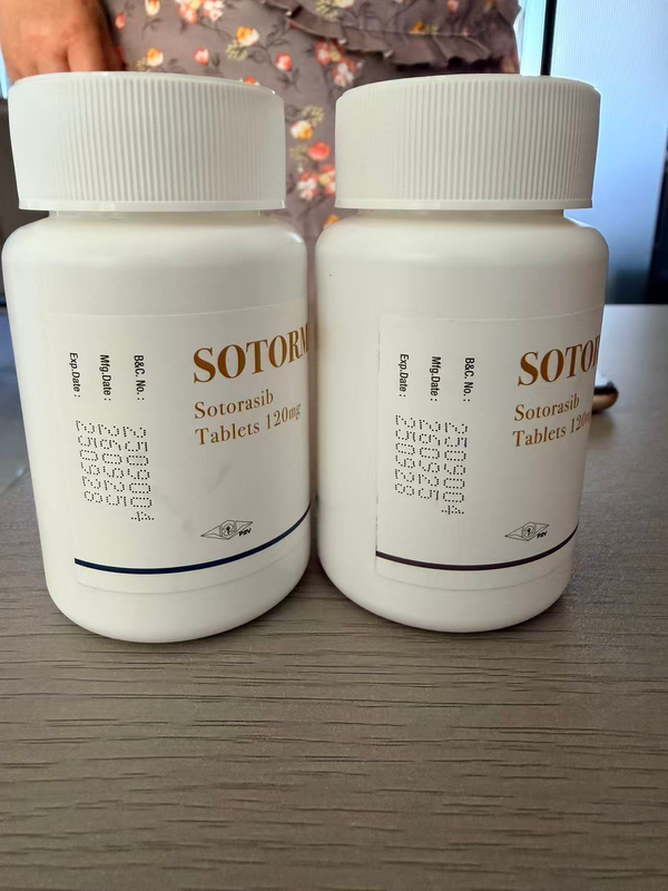持有人提供的索托拉西布两瓶药品照片